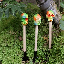 ハロウィーンの鉄のシャベル  木製ハンドルと樹脂製の頭蓋骨付き  カラフル  190~230x30~35x25~35mm  3個/セット&nbsp;PW-WG23389-01