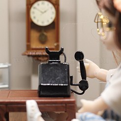 アクションフィギュア付きレトロ電話セット  マイクロランドスケープドールハウスアクセサリー  小道具の装飾のふりをする  ブラック  38x23mm&nbsp;PW-WGA1DF9-01
