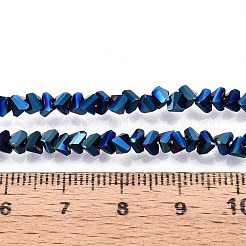 電気メッキガラスビーズセット  三角形  多面カット  ブルーメッキ  3~3.5x4~4.5x4~4.5mm  穴：0.8mm  約138~141個/連  13.78~14.17インチ（35~36cm）&nbsp;GLAA-N024-4mm-02