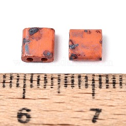 2穴ベーキングペイントガラスシードビーズ  正方形  サンゴ  5x5x2mm  穴：0.7~1mm  約455個/50g&nbsp;SEED-N009-03J