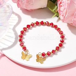 ガラスラウンドビーズカフバングル  ゴールド真鍮の蝶のチャーム付き  レッド  内径：2-1/8インチ（5.5cm）&nbsp;BJEW-JB09964-02