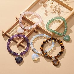 女性のためのハートチャーム付きジェムストーンラウンドビーズストレッチブレスレット  内径：2インチ（4.95cm）&nbsp;BJEW-JB09019