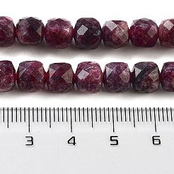 天然石ホワイトジェイドビーズ連売り  多面カット  染め  キューブ  暗赤色  7x8x7mm  穴：1mm  約47~48個/連  13.35~13.46''（33.9~34.2センチメートル）&nbsp;G-H028-A09-07