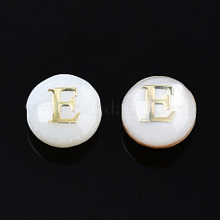 天然淡水シェルビーズ  金メッキ真鍮エッチング金属装飾付き  アルファベット付きフラットラウンド  貝殻色  文字.e  6x4mm  穴：0.8mm&nbsp;SHEL-S278-036E
