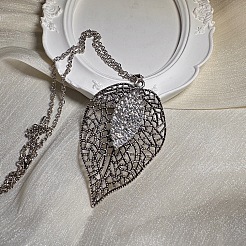 Vintage Alloy Crystal Rhinestone Hollow Leaf Pendant Necklaces for Women&nbsp;ET3744