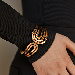 Hollow Out 304 Stainless Steel Hinged Bangles for Women&nbsp;FS-WG4A512-01