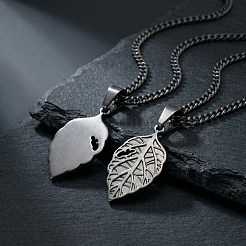 Vintage 304 Stainless Steel Embossed Leaf Pendant Necklaces for Men&nbsp;WGF3091-01