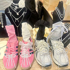 6Pcs 3 Colors Bowknot Glass Beads Shoes Charms&nbsp;HJEW-GO00082